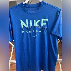 Nike tee men’s size medium